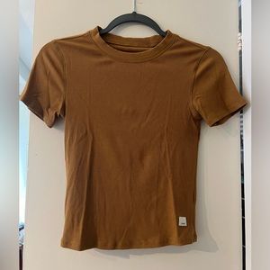 Vuori Pose Fitted T-Shirt